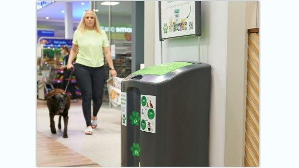 寵物在家試用靈活的食品包裝回收點(diǎn)